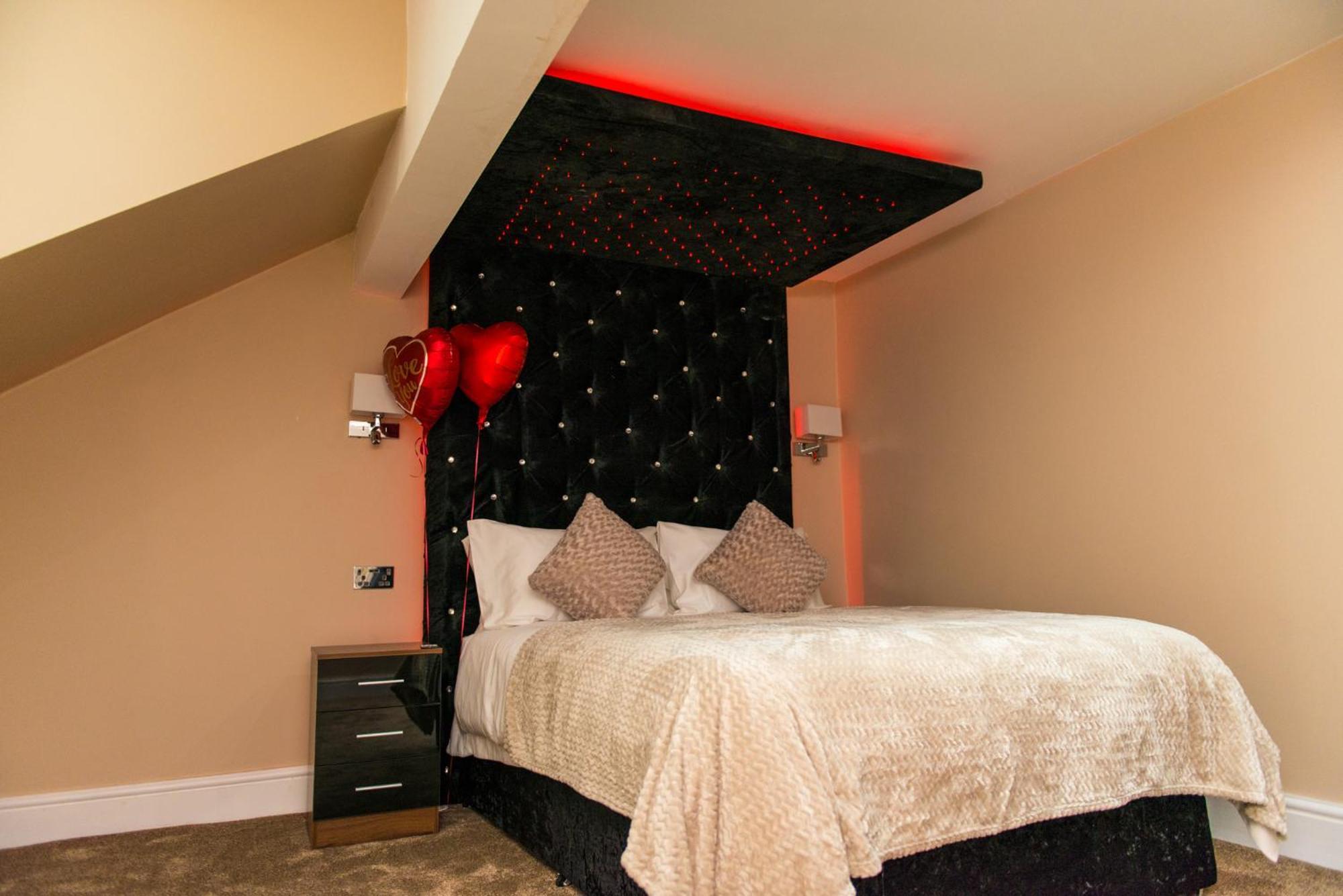 Aphrodite Suites Хъдърсфийлд Екстериор снимка